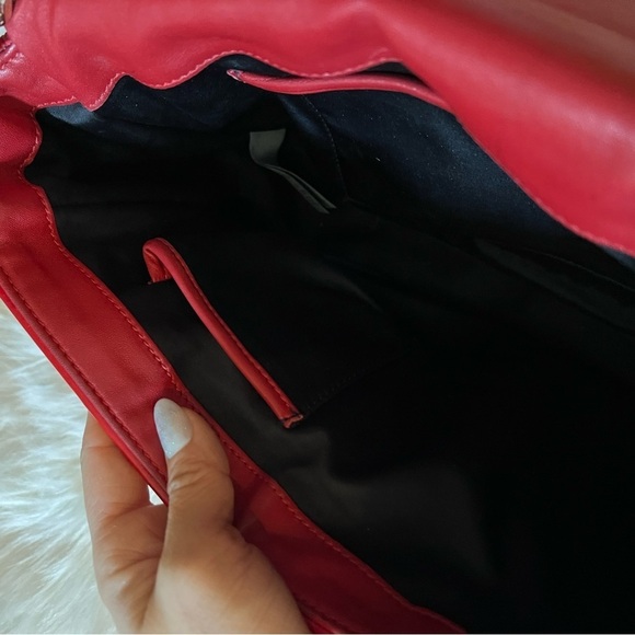 Gianni Versace Made In Italy Red Patent Leather Chain Shoulder Bag - Picture 9 of 12